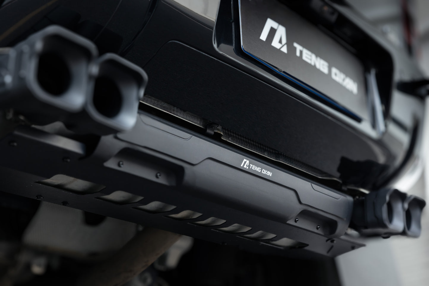 Land Rover Defender Teng Qian Exhaust Tip