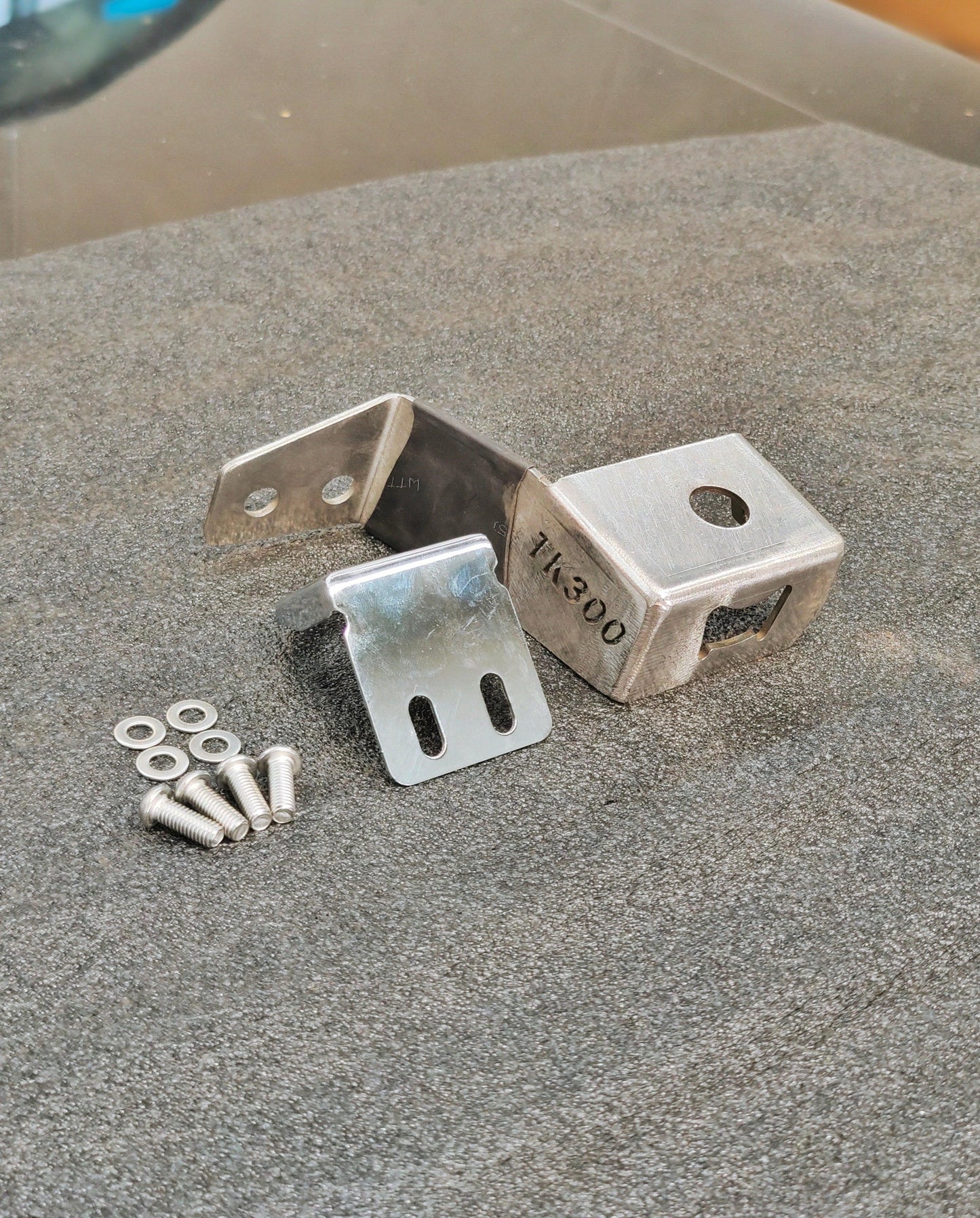 TANK 300 Rear Door UHF Mount Bracket - Tank Garage