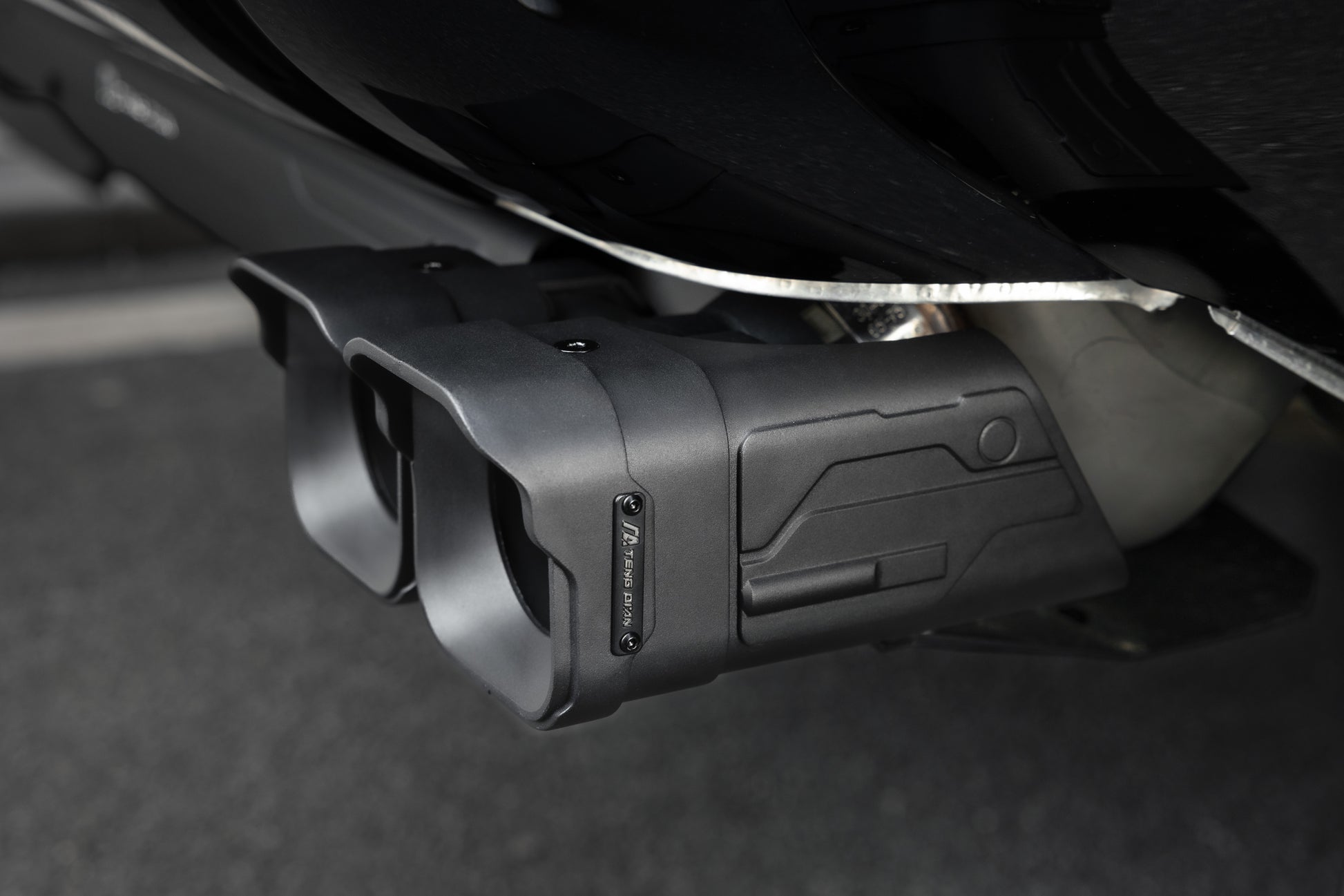 Land Rover Defender Teng Qian Exhaust Tip
