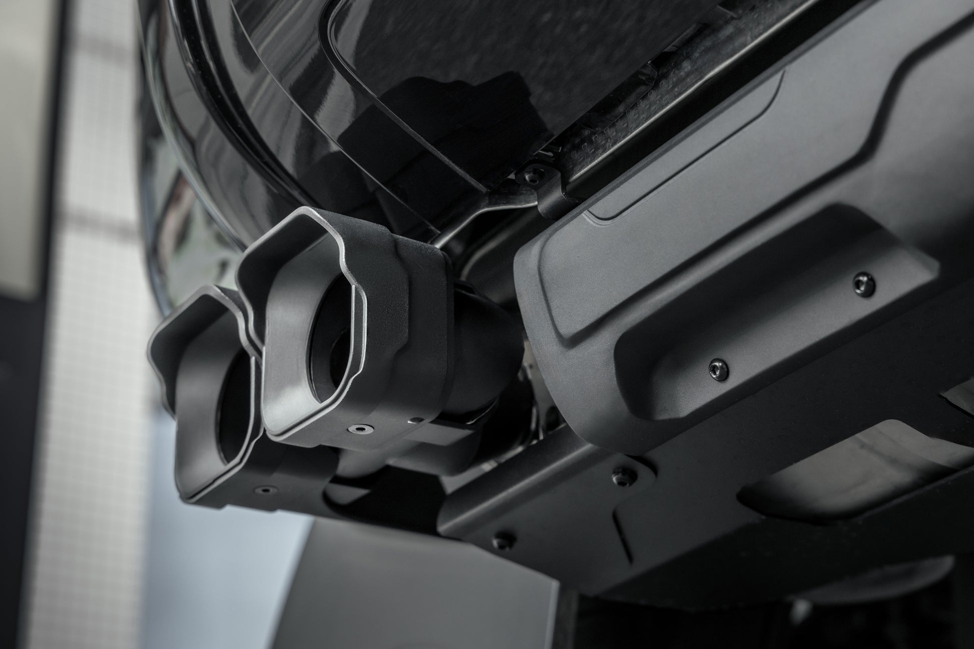 Land Rover Defender Teng Qian Exhaust Tip 