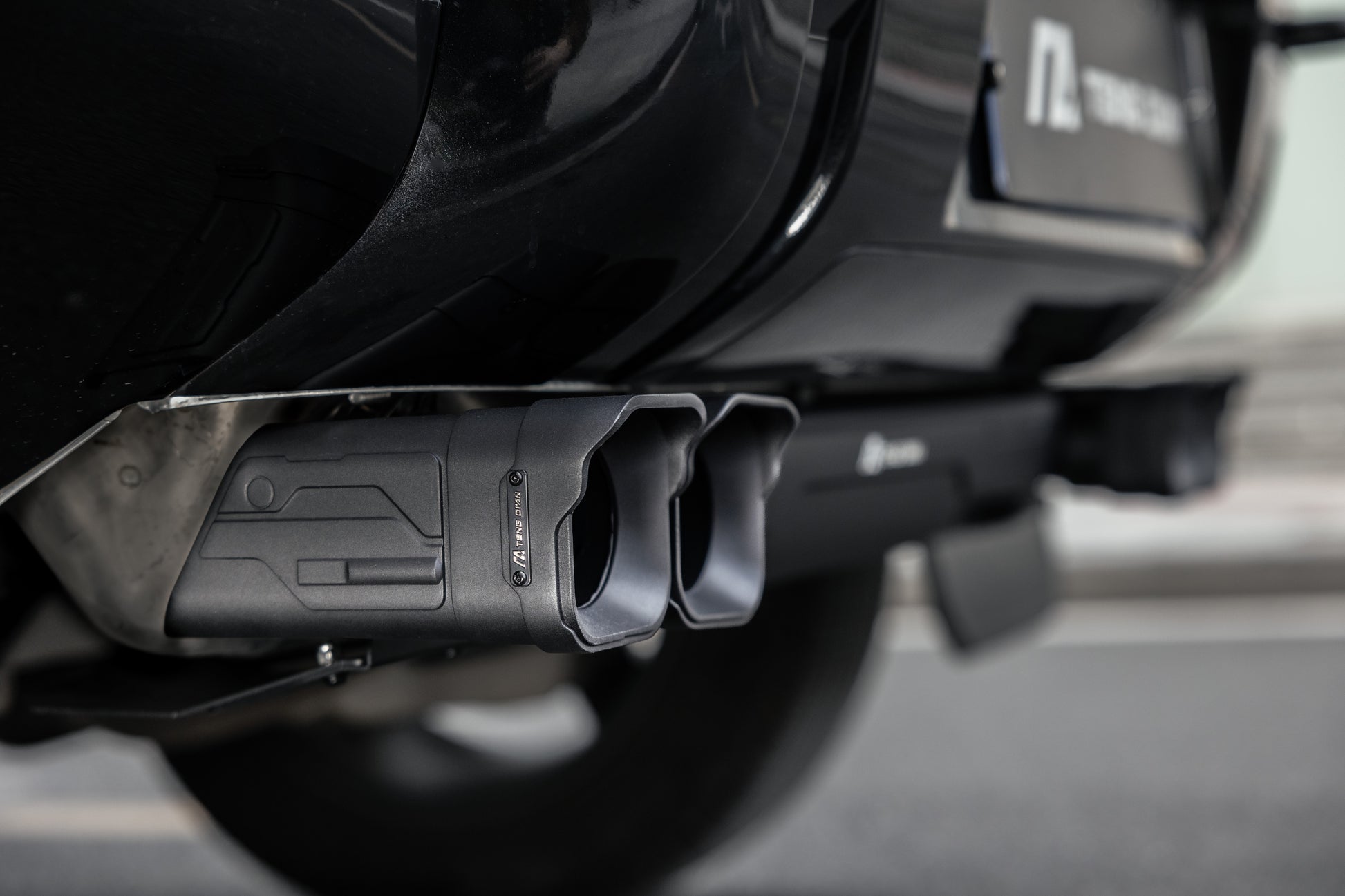 Land Rover Defender Teng Qian Exhaust Tip 