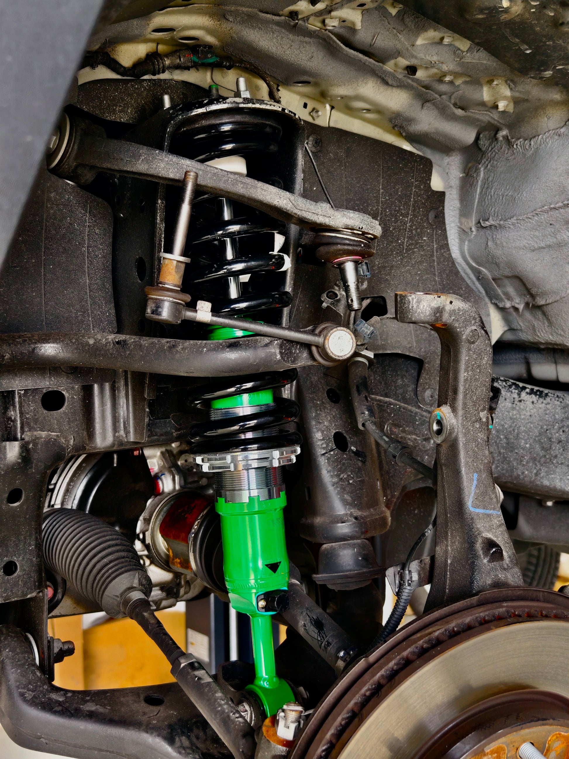   2-Inch Lift Off-Road Shock Absorbers on TANK 300 - Tank Garage