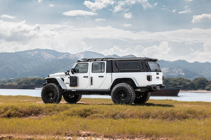 white jeep Gladiator with Teng Qian functional Canopy